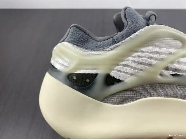 hype ID1674 Yeezy V3 Fade Adidas Salt 700 0521